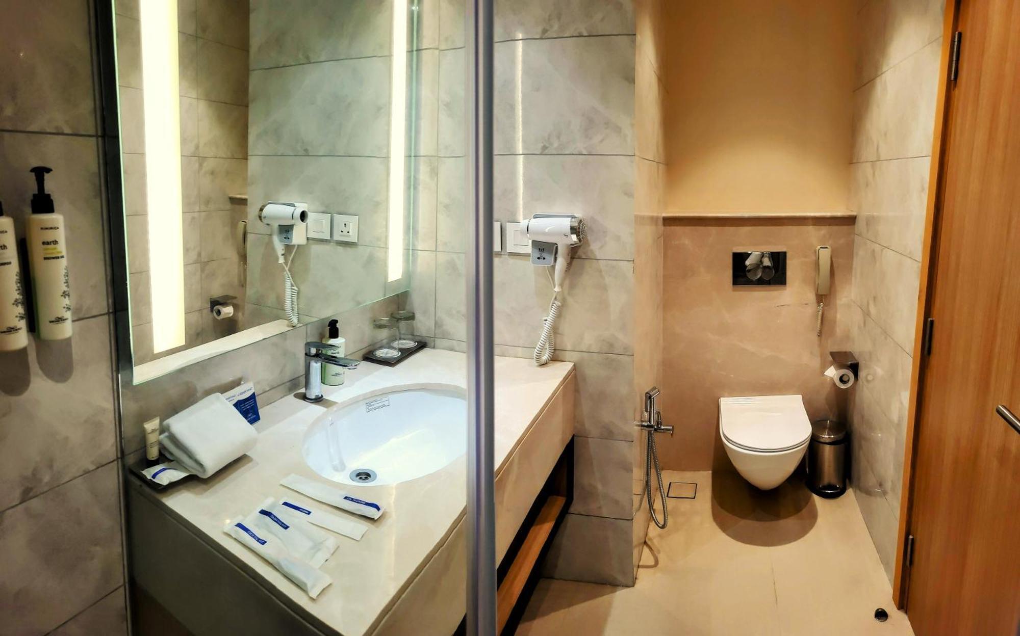 Golden Sarovar Portico Amritsar Exterior foto